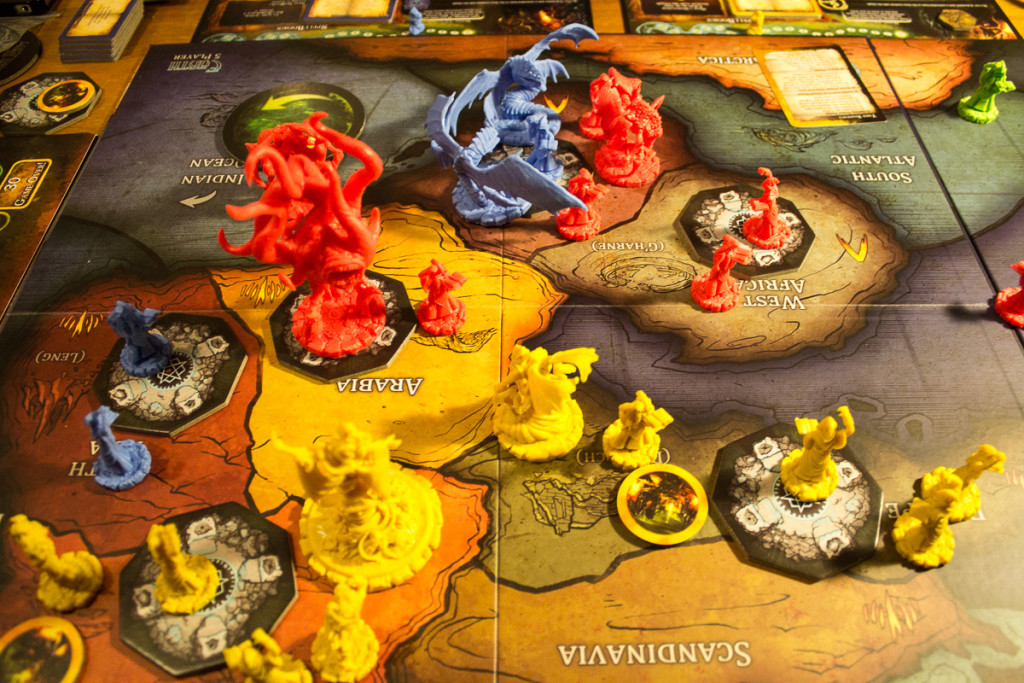 Cthulhu Wars - Figuren und Spielplan