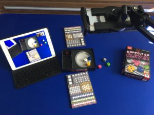 Beispiel mit Monitor und Brettspiel